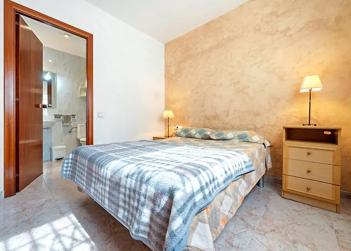 Casa Anglada بيت للعطل *